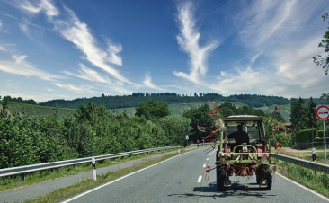 Tres consejos si circulas cerca de un tractor